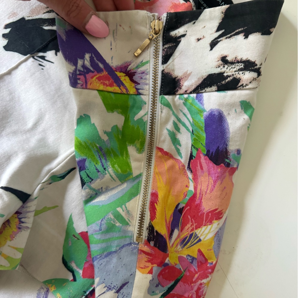 Marciano Hibiscus Shorts Size 4 - Picture 6 of 12